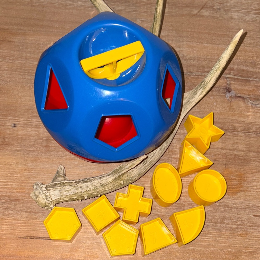 Vintage “O” Shape Tupperware Sorting Ball Toy - Blue Red and Yellow